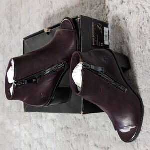 Frye Brielle Zip Peep Bootie 7M Wine